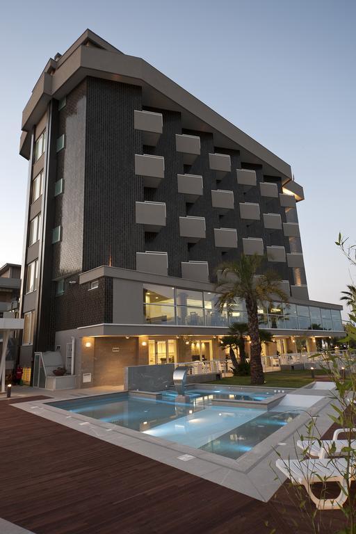 Hotel Eden Alba Adriatica Exterior photo